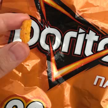 Doritos Cips Paketinden Sert Ve Garip Bir Parça Çıktı