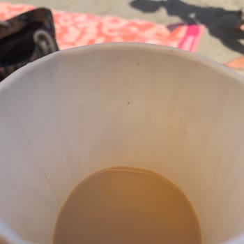 Karton Bardakta Kıl Ve Yabancı Madde Şoku: Sağlığımız Tehlikede