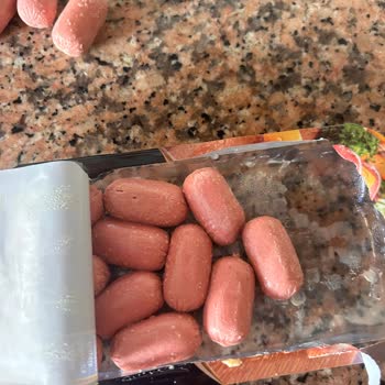 Son Kullanma Tarihi Geçmemiş Sosisin Bozuk Çıkması Ve Kötü Koku Şikayeti