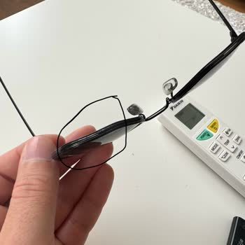 Sıfır Diye Satılan Gözlük Teşhirden Çıkmış!