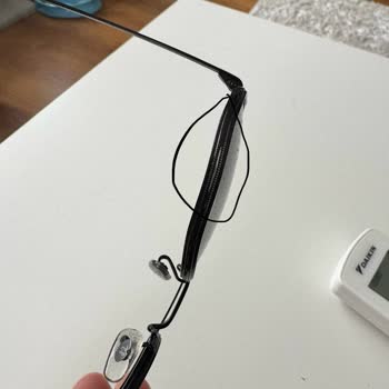 Sıfır Diye Satılan Gözlük Teşhirden Çıkmış!