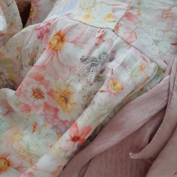 Modanisa Kleid mit Rissen beim ersten Tragen