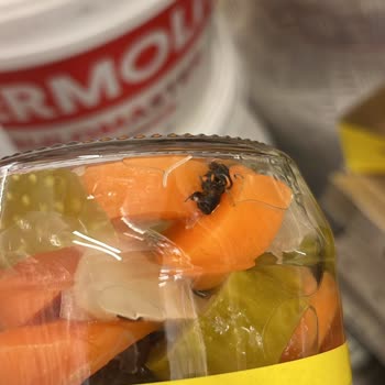 Aldığım Turşunun İçinden Böcek Çıktı, Market İlgisiz Davrandı