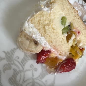 Liva Bahçelievlerden Alınan Yaş Pastanın Bayat Ve Ekşi Çıkması Mağduriyet Yarattı