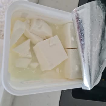 Taze Olması Gereken Peynir Yüzünden Gün Boyu Mide Rahatsızlığı Yaşadım