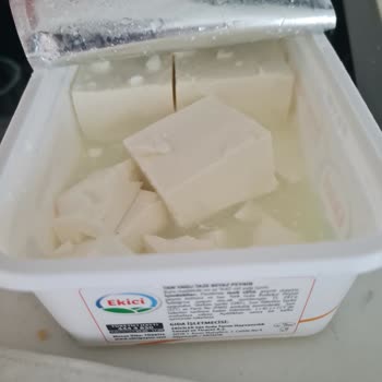 Taze Olması Gereken Peynir Yüzünden Gün Boyu Mide Rahatsızlığı Yaşadım