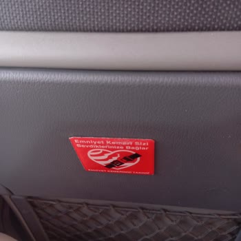 Lider Van Seyahat Otobüsün Geç Gelmesi Ve Kötü Temizlik Deneyimi