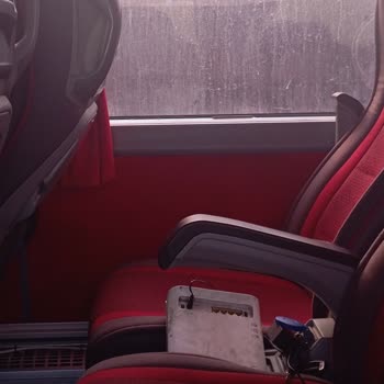 Lider Van Seyahat Otobüsün Geç Gelmesi Ve Kötü Temizlik Deneyimi