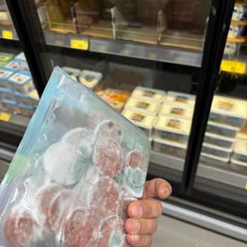 Son Kullanma Tarihi Geçmemiş Sucukta Yoğun Küflenme Ve Sağlık Riski