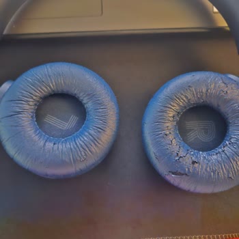 JBL Kulaklık Süngerleri Hızla Deformasyon Yaşıyor, Yedek Parça Sorunu Devam Ediyor