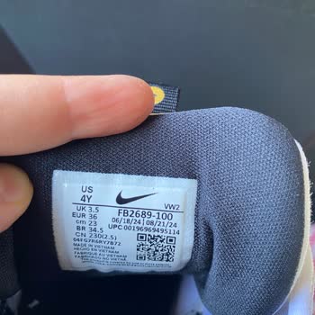 Kısa Sürede Yıpranan Nike Ayakkabı Ve Olumsuz İnceleme Sonucu