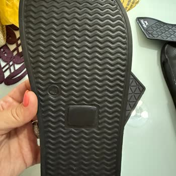 Şok Marketler Hiç Kullanılmayan Terlikler Kopuk Çıktı, İade Reddedildi!