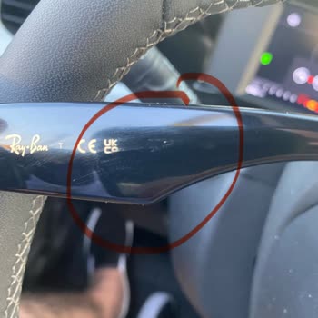 Yeni Alınan Gözlükte Bir Saat İçinde Altın İşlemelerin Rengi Çıktı