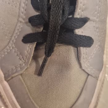 Converse Ayakkabıda Kısa Sürede Açılma Ve Sararma Sorunu Yaşadım