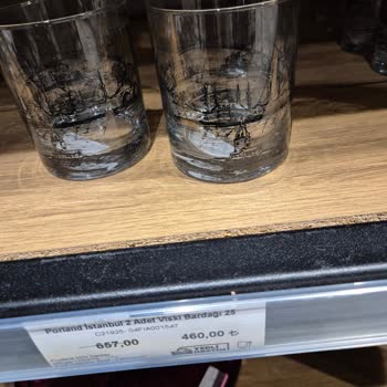 Porland Viski Bardağında Cami Resmi Manevi Değerlere Saygısızlık