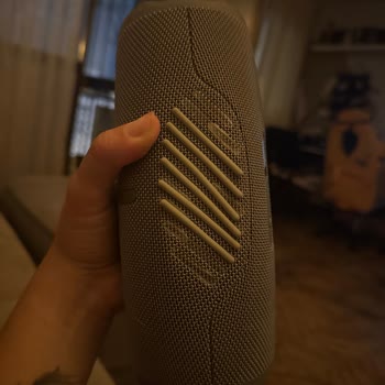 JBL Charge 5 Hoparlörümün Silikonları 1 Ayda Dökülmeye Başladı