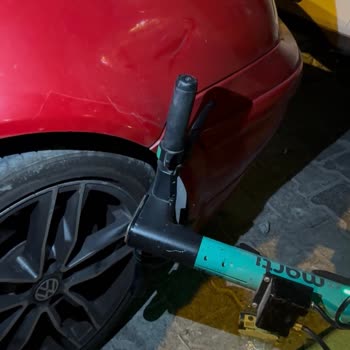 Dikkatsizce Bırakılan Martı Scooter Aracımı Zarar Verdi