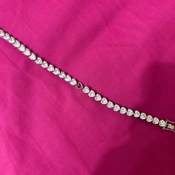 Pahalı Bilekliğin Taşı Kısa Sürede Düştü, Mağaza Desteği Yok