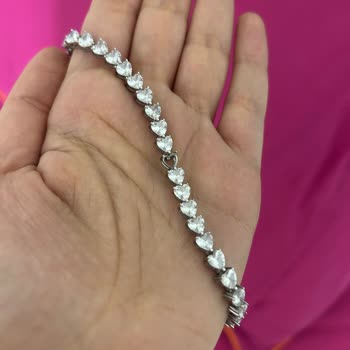 Pahalı Bilekliğin Taşı Kısa Sürede Düştü, Mağaza Desteği Yok