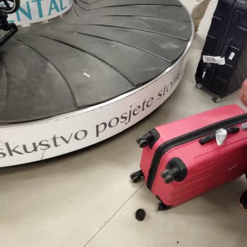 Bagajımın Tekerleği Kırık Teslim Edildi Ve Geri Dönüş Alamadım