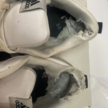 Aldığım Adidas Ayakkabının Kısa Sürede Parçalanması Ve Sorunun Çözülmemesi
