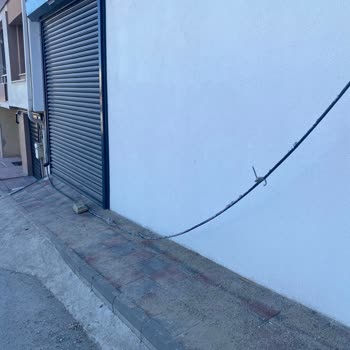 Türk Telekom Sarkan İnternet Kablosu Tehlike Saçıyor, Acil Müdahale Bekliyoruz