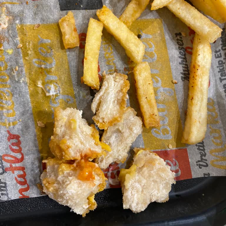 Fileto Tavuk Burgerde Beklenmeyen Malzeme Ve Kötü İlk İzlenim