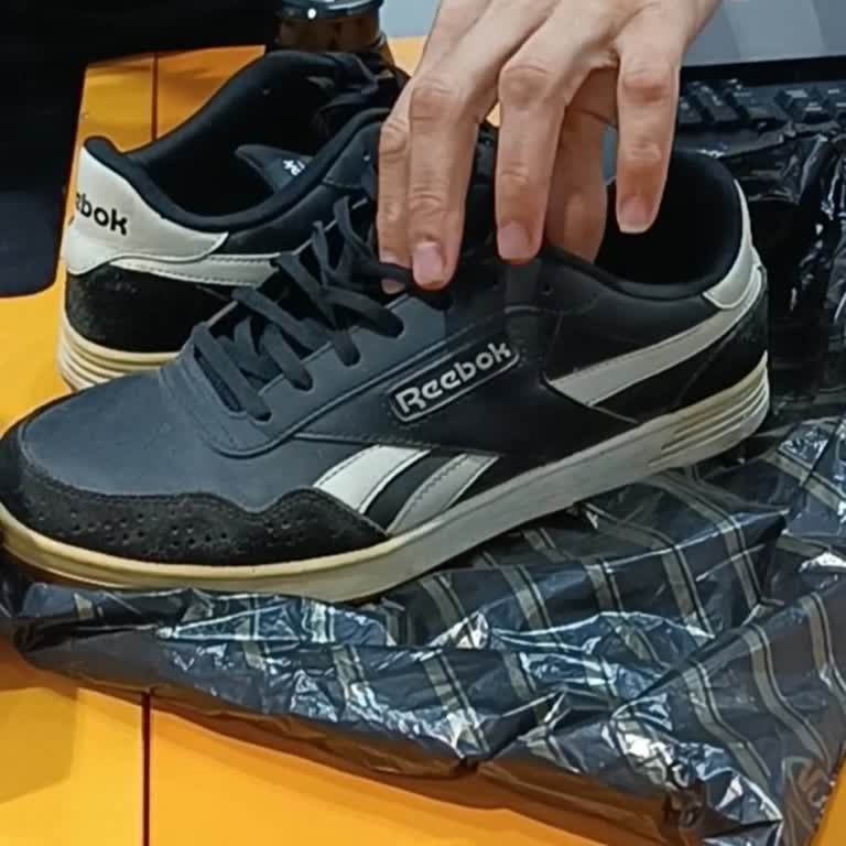 FLO'dan Aldığım Reebok Ayakkabının Ön Kısmı Sarardı, Garanti Kapsamında Değerlendirilmedi
