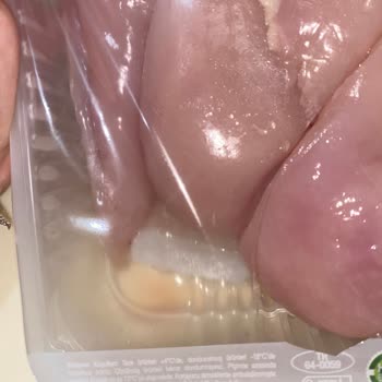 Şok Marketler'den Alınan Tavuk Bozuk Çıktı, Sağlığımız Tehlikeye Girdi