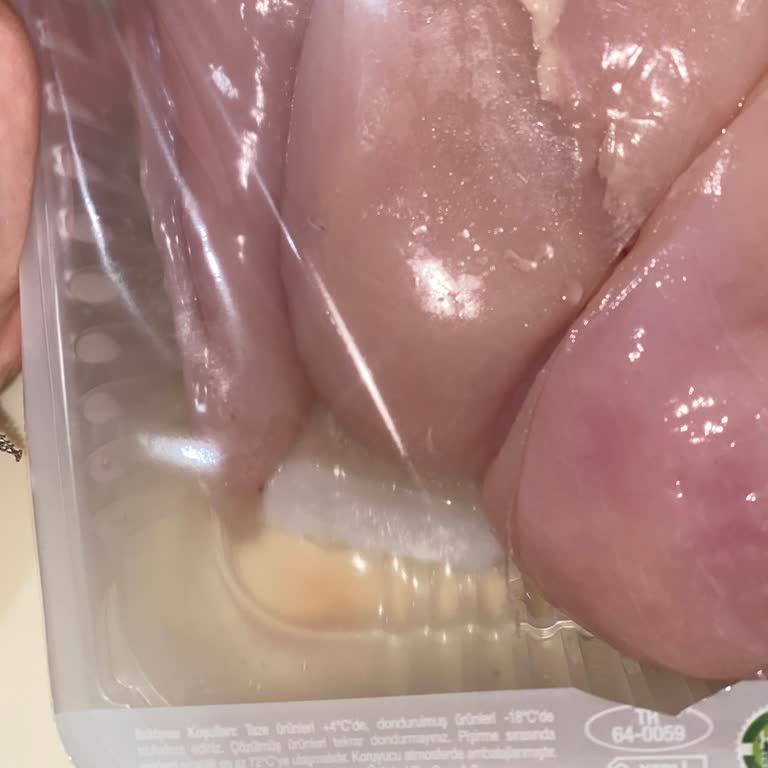 Şok Marketler'den Alınan Tavuk Bozuk Çıktı, Sağlığımız Tehlikeye Girdi