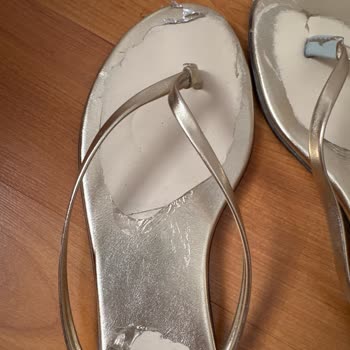 Aldığım Terlik İlk Kullanımda Soyuldu, İade Sürecinde Mağdur Edildim