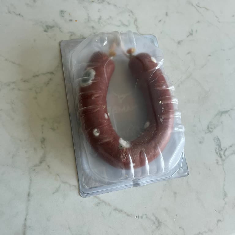 Migros'tan Küflenmiş Sucuk Teslimatı Mağduriyeti