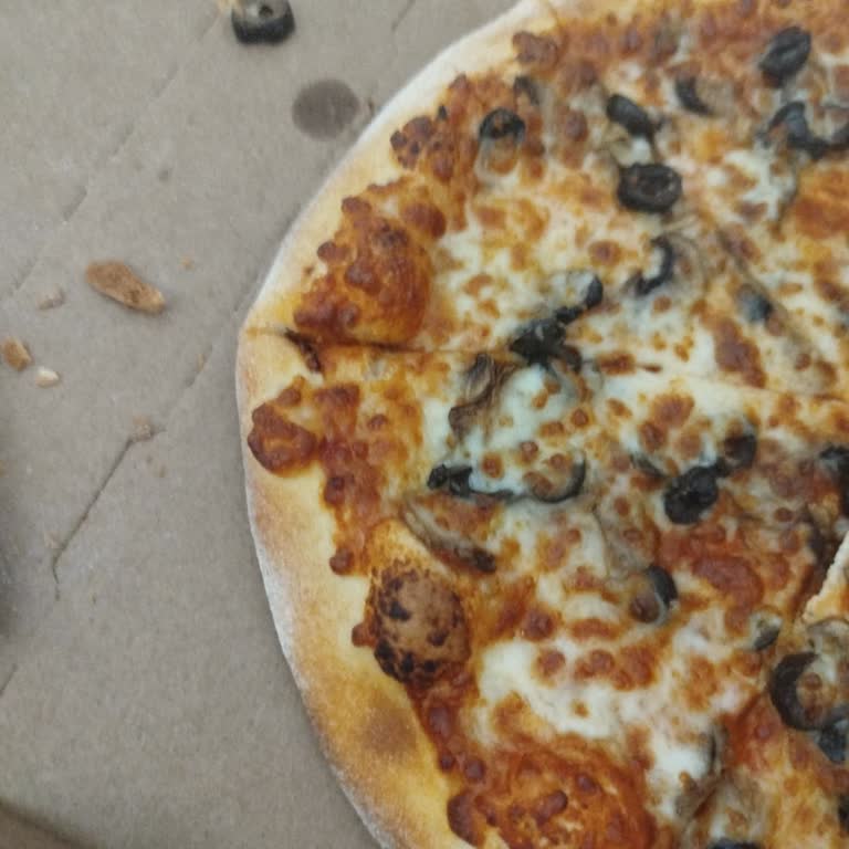 Domino's Pizza Sarımsaklı Kenar Siparişim Yine Yanlış Geldi