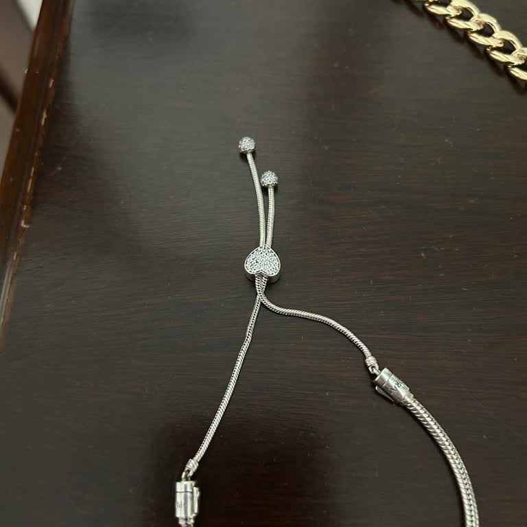 Pandora Moments Bileklik Asansör Mekanizması Sürekli Gevşiyor, Çözüm Sunulmuyor