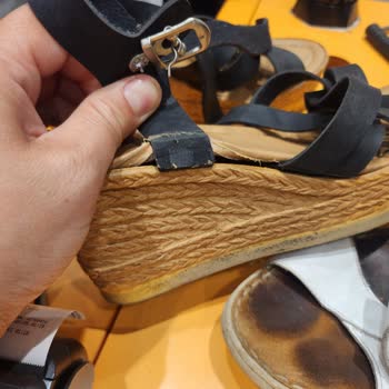 2 Ayda Parçalanan Sandalet ve FLO-Polaris'in Çözümsüzlüğü