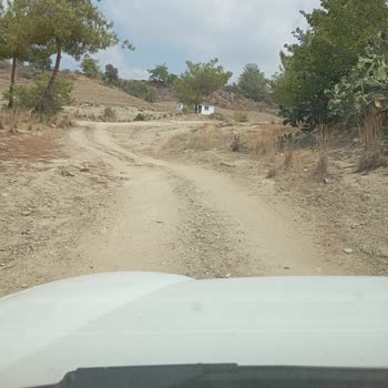 Turunçlu'da Uzun Süredir Çözülemeyen Yol Onarım Sorunu