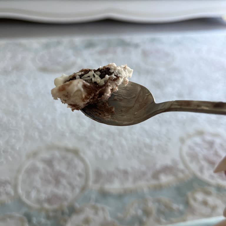 Aldığım Dondurma Buzluydu, Lezzetini Alamadım