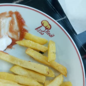 Pizza Real Pizzadan Çıkan Sinek Ve İlgisiz Çalışanlar Çözüm Sunmadı