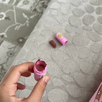 Aldığım Rujlar Sürekli Kırık Çıkıyor, Kullanamıyorum