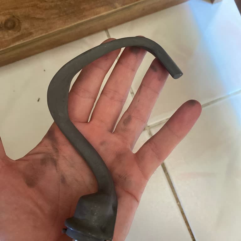 Hamur Yoğurma Makinesi Parçalarında Sağlığa Zararlı Boya Problemi