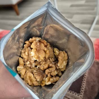 Carrefour Ceviz Paketinden Saç Çıktı Ve Kötü Koku Vardı, Diğer Ürünleri Açamadık