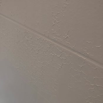 İsonem Liquid Glass Parke Ve Duvarlarda Ciddi Hasara Yol Açtı