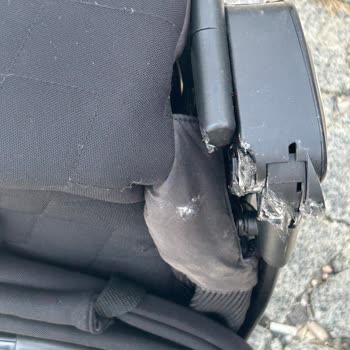 Uçuş Sonrası Bebek Arabasının Kırılması Nedeniyle Mağduriyet Yaşadım