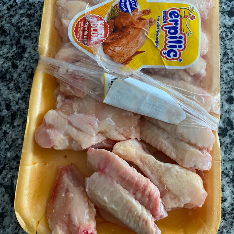 Tavuk Kanatlarında Yolunmamış Tüy Sorunu