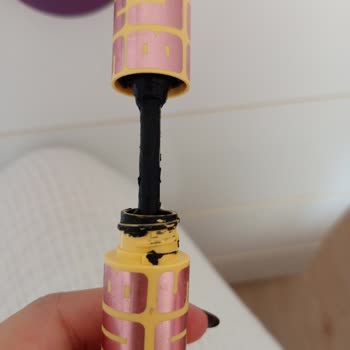 Maybelline Maskaraların Tıpa Sorunu Ve Kalitesizliği