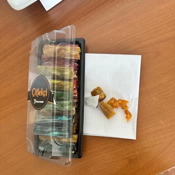 Lokumun İçinden Plastik Benzeri Madde Çıktı, Sağlığım Tehlikeye Girdi