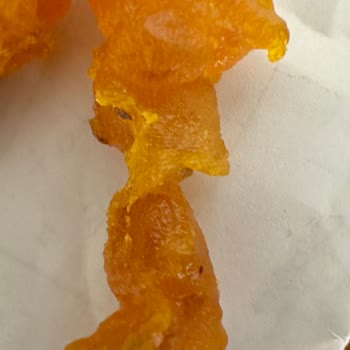 Lokumun İçinden Plastik Benzeri Madde Çıktı, Sağlığım Tehlikeye Girdi