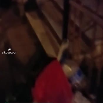 Kağıthane Belediyesi Bina Önüne Çöp Atma