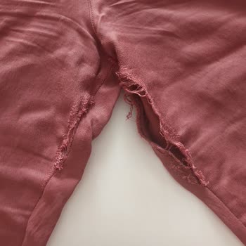 Zara Türkiye'den Alınan Pantolon İlk Giyişte Yırtıldı