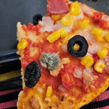 Dondurulmuş Pizza İçinden Yabancı Madde Çıktı
